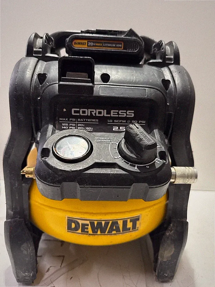 CORDLESS DEWALT AIR COMPRESSOR MODEL DCC2520 (P22017854)