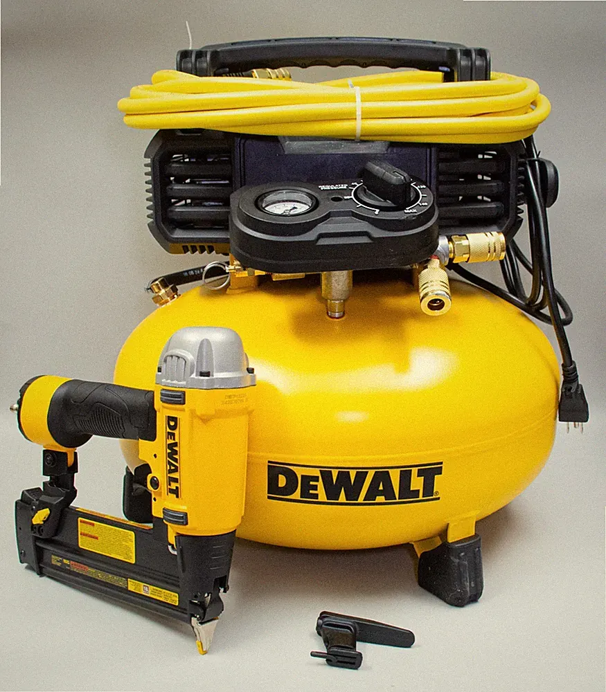 (MA4) DEWALT Pancake Air Compressor Kit, 6 Gallon, 165 PSI (DWFP55126)